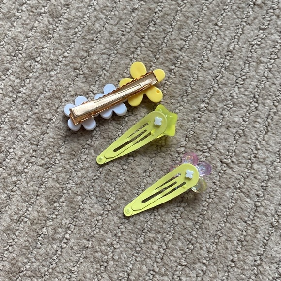 Flower Hair Clips, 3 piece - Picture 3 of 4